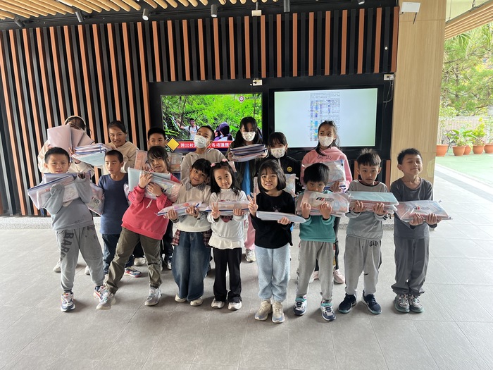 感謝鴻海科技Fii工業富聯捐贈50份文具組圖片