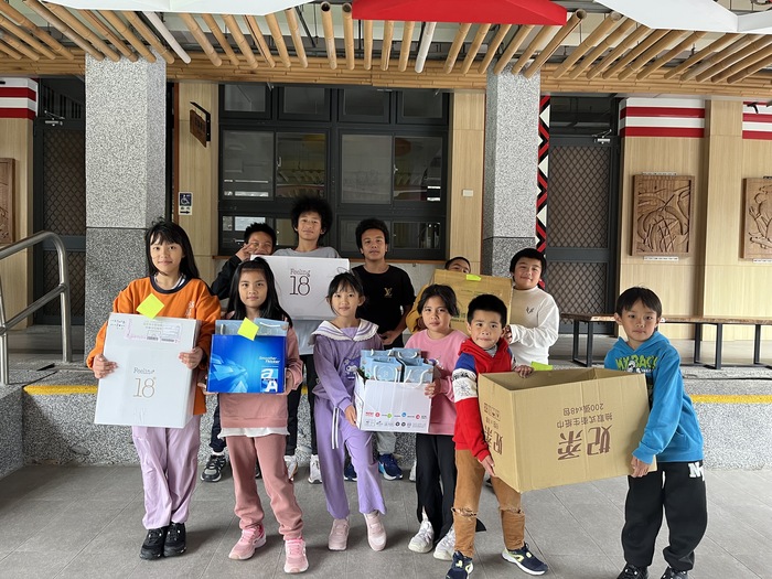 感謝Feeling 18度巧克力工房贈送每位師生餅乾1盒圖片