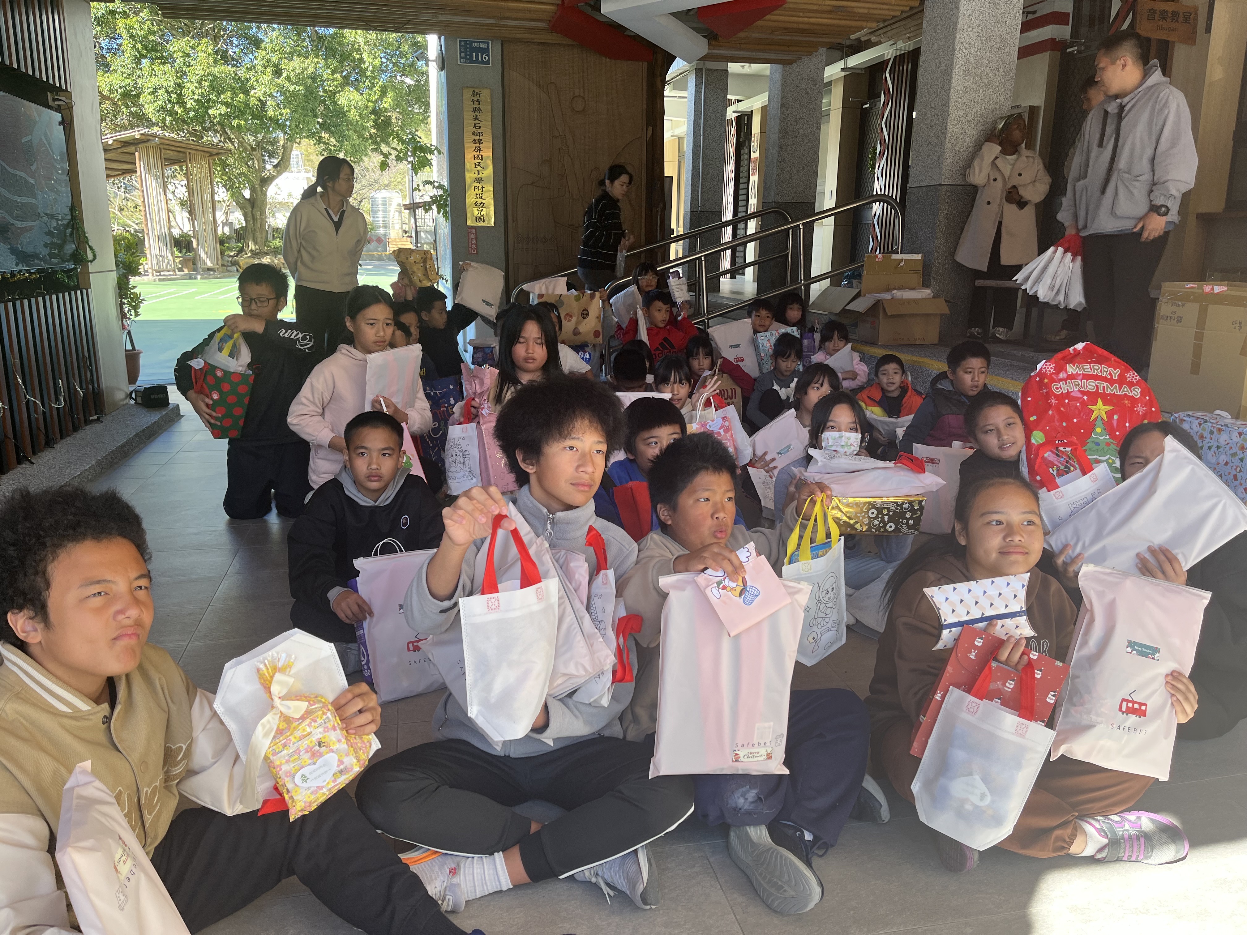 感謝台積電  漢民科技及小圓姊姊的愛心